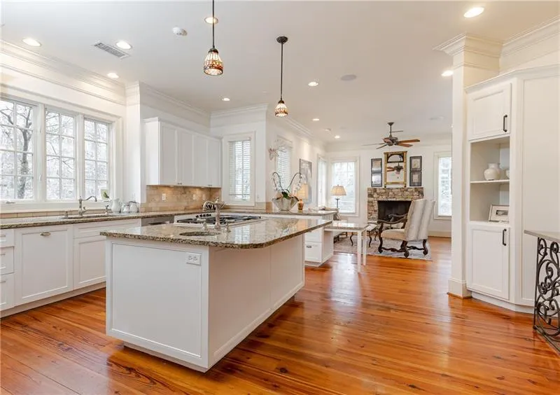 5855 Northside Drive, Sandy Springs, Georgia 30328, 6 Bedrooms Bedrooms, ,7 BathroomsBathrooms,Residential,Sold,5855 Northside Drive,7021741