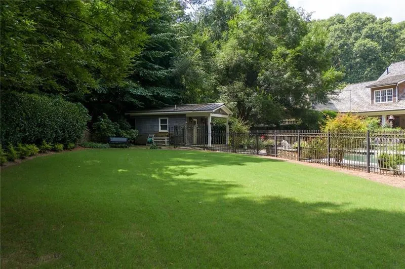 5855 Northside Drive, Sandy Springs, Georgia 30328, 6 Bedrooms Bedrooms, ,7 BathroomsBathrooms,Residential,Sold,5855 Northside Drive,7021741