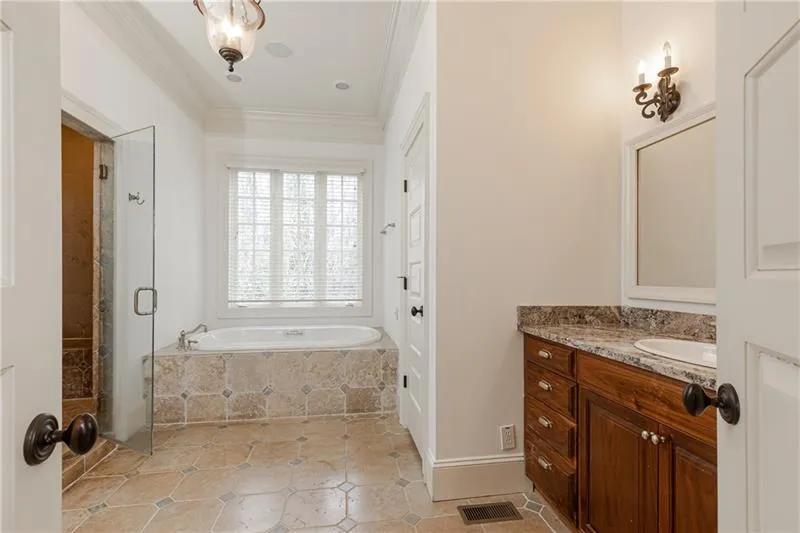 5855 Northside Drive, Sandy Springs, Georgia 30328, 6 Bedrooms Bedrooms, ,7 BathroomsBathrooms,Residential,Sold,5855 Northside Drive,7021741
