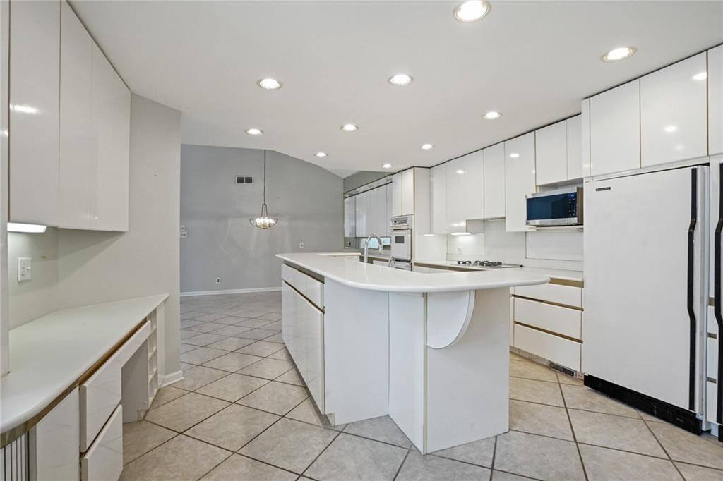 325 Elden Drive, Sandy Springs, Georgia 30342, 3 Bedrooms Bedrooms, ,2 BathroomsBathrooms,Residential,Sold,325 Elden Drive,7318545