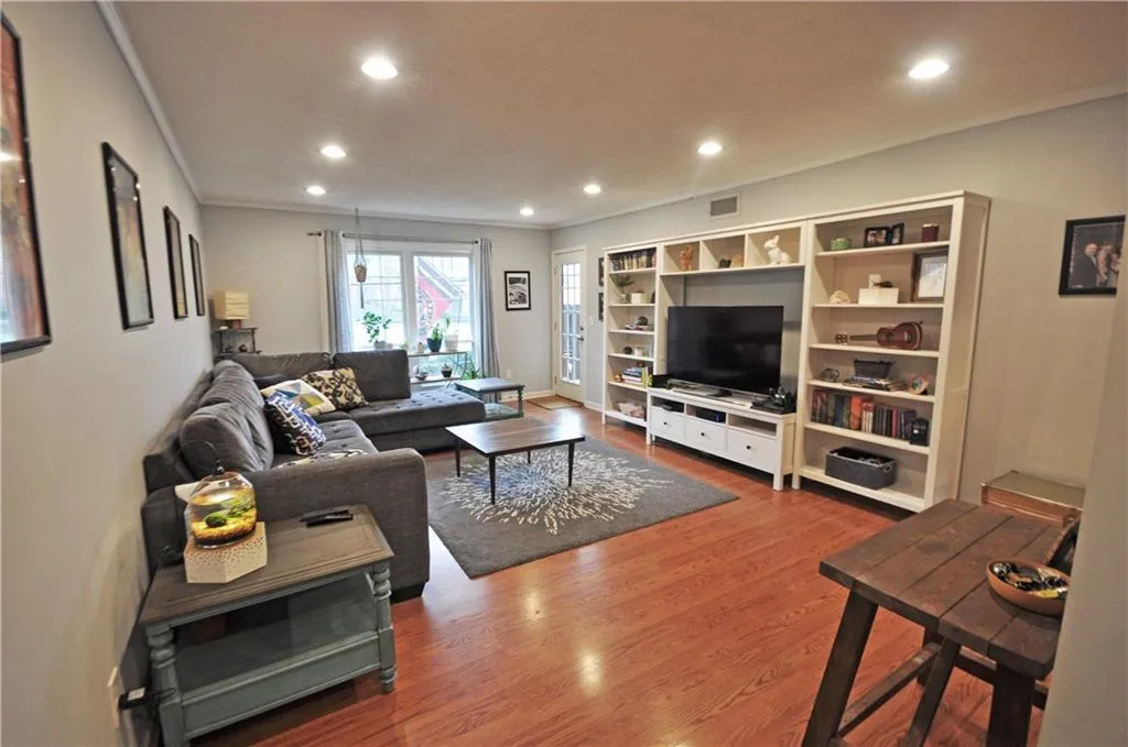 6851 Roswell Road Unit O11, Sandy Springs, Georgia 30328, 3 Bedrooms Bedrooms, ,2 BathroomsBathrooms,Residential,Sold,6851 Roswell Road Unit O11,6698247