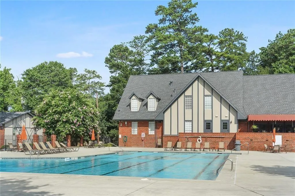 6851 Roswell Road Unit O11, Sandy Springs, Georgia 30328, 3 Bedrooms Bedrooms, ,2 BathroomsBathrooms,Residential,Sold,6851 Roswell Road Unit O11,6698247