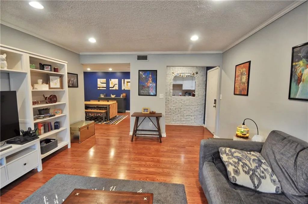 6851 Roswell Road Unit O11, Sandy Springs, Georgia 30328, 3 Bedrooms Bedrooms, ,2 BathroomsBathrooms,Residential,Sold,6851 Roswell Road Unit O11,6698247
