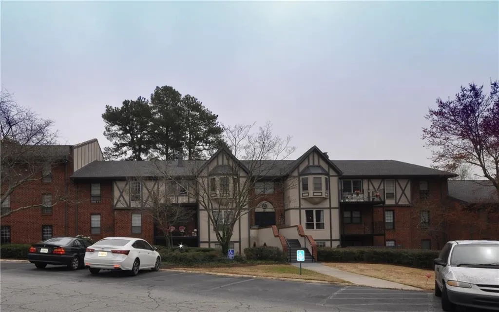 6851 Roswell Road Unit O11, Sandy Springs, Georgia 30328, 3 Bedrooms Bedrooms, ,2 BathroomsBathrooms,Residential,Sold,6851 Roswell Road Unit O11,6698247