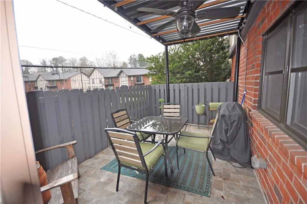 6851 Roswell Road Unit O11, Sandy Springs, Georgia 30328, 3 Bedrooms Bedrooms, ,2 BathroomsBathrooms,Residential,Sold,6851 Roswell Road Unit O11,6698247