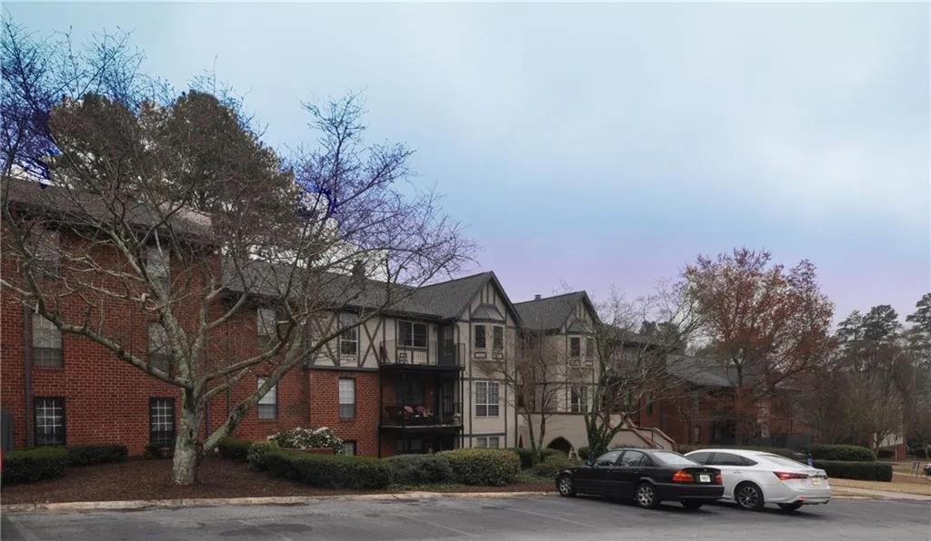 6851 Roswell Road Unit O11, Sandy Springs, Georgia 30328, 3 Bedrooms Bedrooms, ,2 BathroomsBathrooms,Residential,Sold,6851 Roswell Road Unit O11,6698247