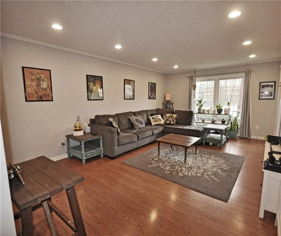 6851 Roswell Road Unit O11, Sandy Springs, Georgia 30328, 3 Bedrooms Bedrooms, ,2 BathroomsBathrooms,Residential,Sold,6851 Roswell Road Unit O11,6698247