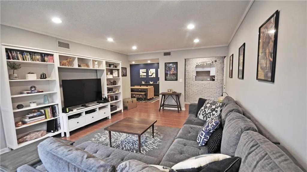 6851 Roswell Road Unit O11, Sandy Springs, Georgia 30328, 3 Bedrooms Bedrooms, ,2 BathroomsBathrooms,Residential,Sold,6851 Roswell Road Unit O11,6698247