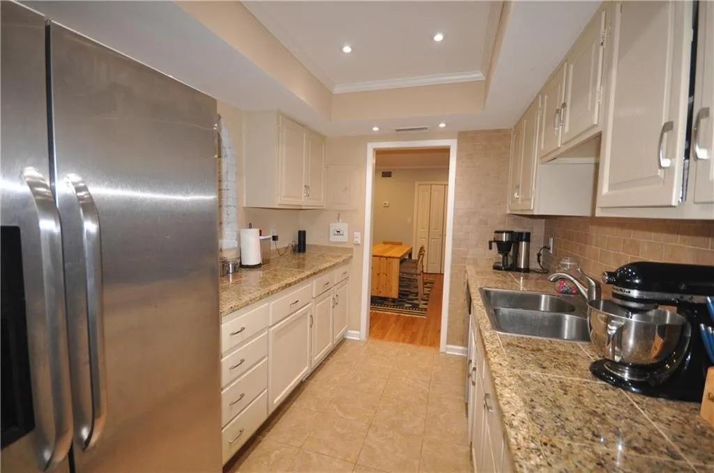 6851 Roswell Road Unit O11, Sandy Springs, Georgia 30328, 3 Bedrooms Bedrooms, ,2 BathroomsBathrooms,Residential,Sold,6851 Roswell Road Unit O11,6698247