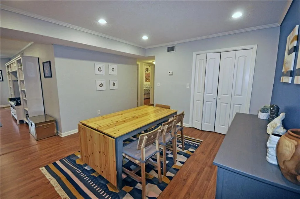 6851 Roswell Road Unit O11, Sandy Springs, Georgia 30328, 3 Bedrooms Bedrooms, ,2 BathroomsBathrooms,Residential,Sold,6851 Roswell Road Unit O11,6698247
