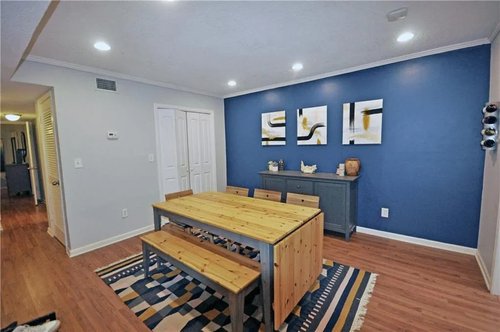 6851 Roswell Road Unit O11, Sandy Springs, Georgia 30328, 3 Bedrooms Bedrooms, ,2 BathroomsBathrooms,Residential,Sold,6851 Roswell Road Unit O11,6698247
