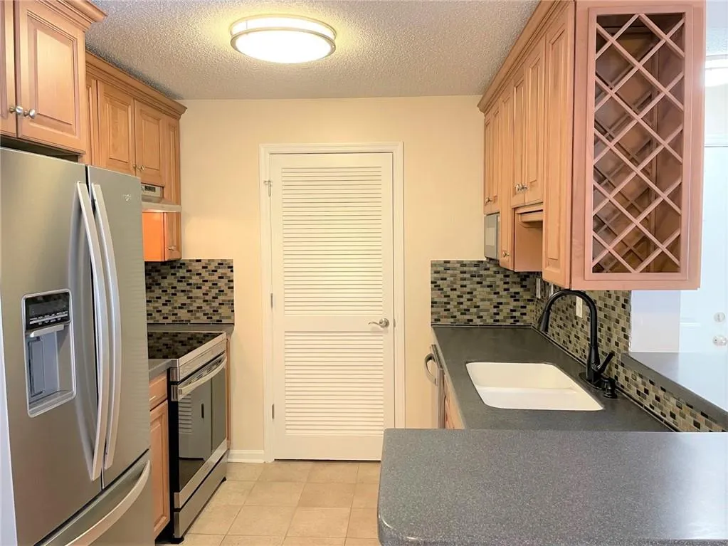 521 Granville Court, Sandy Springs, Georgia 30328, 1 Bedroom Bedrooms, ,1 BathroomBathrooms,Residential,Sold,521 Granville Court,7003332