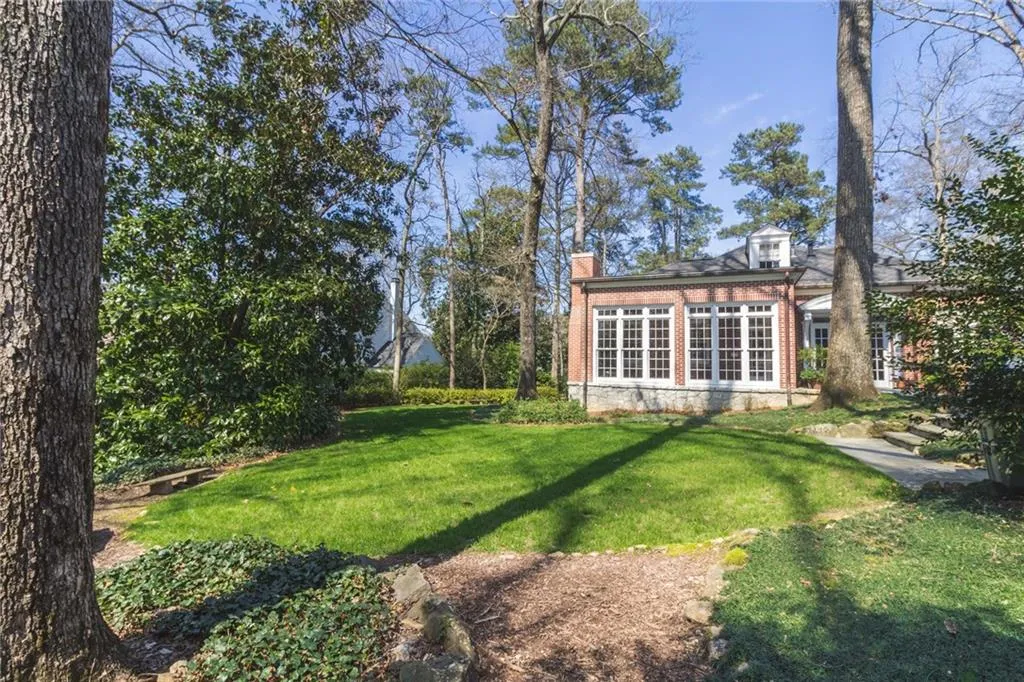1055 Stovall Boulevard Ne, Atlanta, Georgia 30319, 4 Bedrooms Bedrooms, ,3 BathroomsBathrooms,Residential,Sold,1055 Stovall Boulevard Ne,5948680