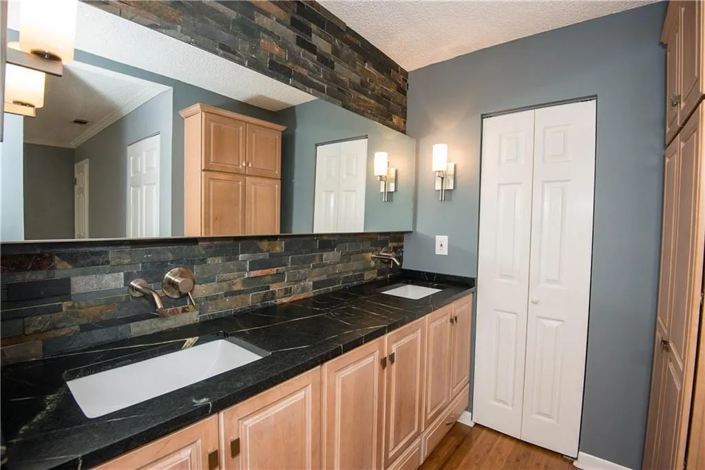 26 Dunwoody Springs Drive, Atlanta, Georgia 30328, 3 Bedrooms Bedrooms, ,2 BathroomsBathrooms,Residential,Sold,26 Dunwoody Springs Drive,5661877