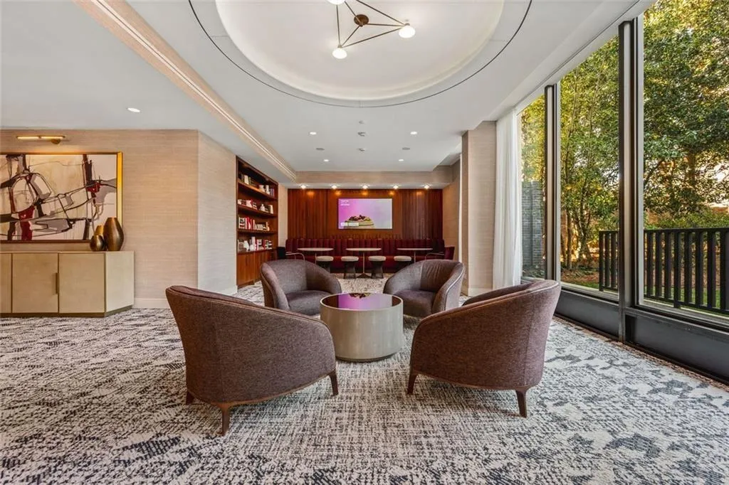 2575 Peachtree Road Ne Unit 8d, Atlanta, Georgia 30305, 2 Bedrooms Bedrooms, ,2 BathroomsBathrooms,Residential,For Sale,2575 Peachtree Road Ne Unit 8d,7632719