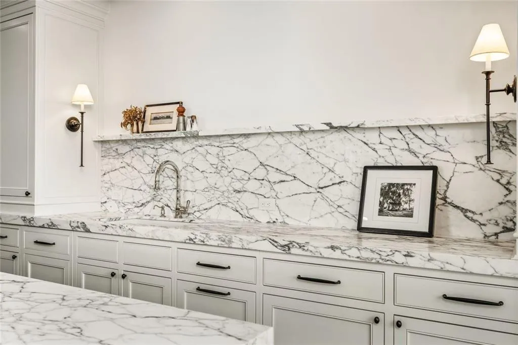 2575 Peachtree Road Ne Unit 8d, Atlanta, Georgia 30305, 2 Bedrooms Bedrooms, ,2 BathroomsBathrooms,Residential,For Sale,2575 Peachtree Road Ne Unit 8d,7632719