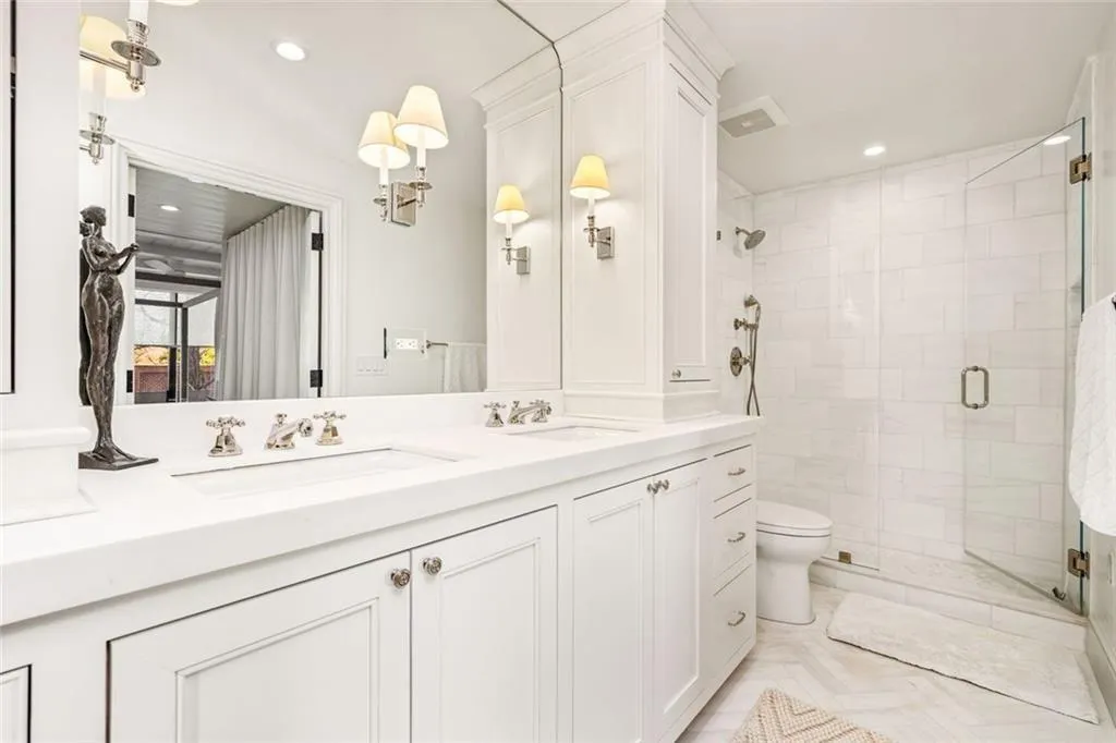 2575 Peachtree Road Ne Unit 8d, Atlanta, Georgia 30305, 2 Bedrooms Bedrooms, ,2 BathroomsBathrooms,Residential,For Sale,2575 Peachtree Road Ne Unit 8d,7632719