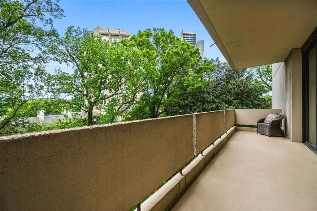 2575 Peachtree Road Ne Unit 8d, Atlanta, Georgia 30305, 2 Bedrooms Bedrooms, ,2 BathroomsBathrooms,Residential,For Sale,2575 Peachtree Road Ne Unit 8d,7632719