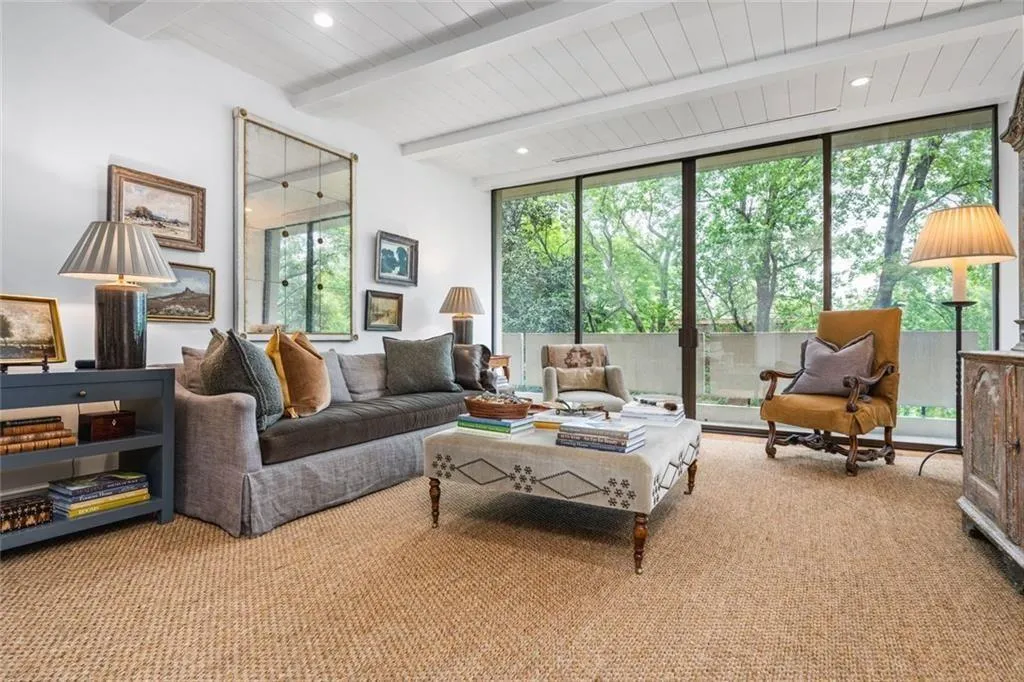 2575 Peachtree Road Ne Unit 8d, Atlanta, Georgia 30305, 2 Bedrooms Bedrooms, ,2 BathroomsBathrooms,Residential,For Sale,2575 Peachtree Road Ne Unit 8d,7632719