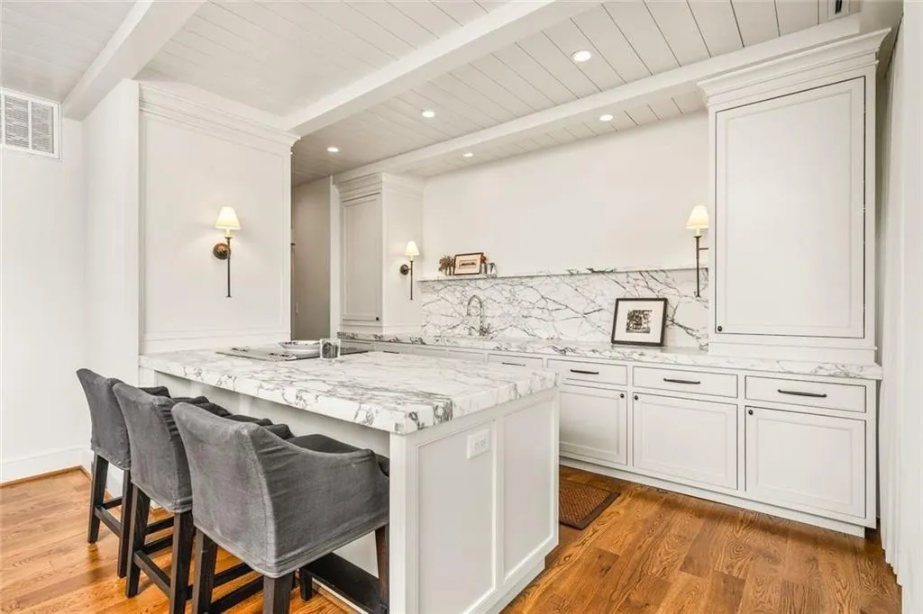 2575 Peachtree Road Ne Unit 8d, Atlanta, Georgia 30305, 2 Bedrooms Bedrooms, ,2 BathroomsBathrooms,Residential,For Sale,2575 Peachtree Road Ne Unit 8d,7632719