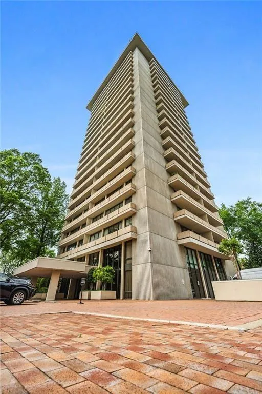 2575 Peachtree Road Ne Unit 8d, Atlanta, Georgia 30305, 2 Bedrooms Bedrooms, ,2 BathroomsBathrooms,Residential,For Sale,2575 Peachtree Road Ne Unit 8d,7632719