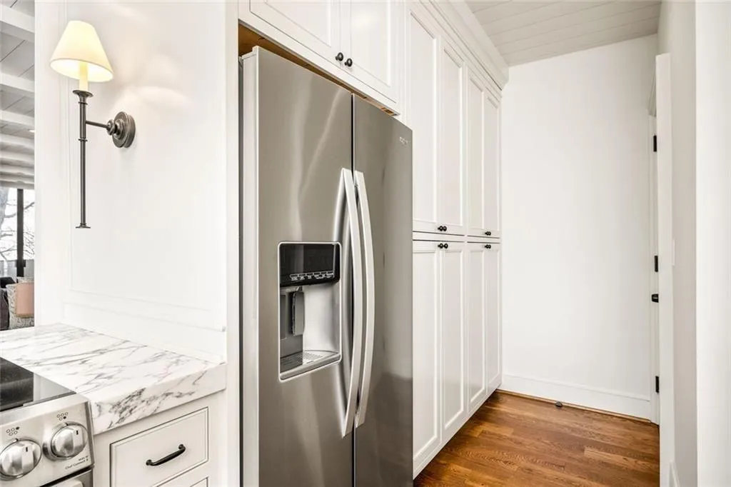 2575 Peachtree Road Ne Unit 8d, Atlanta, Georgia 30305, 2 Bedrooms Bedrooms, ,2 BathroomsBathrooms,Residential,For Sale,2575 Peachtree Road Ne Unit 8d,7632719