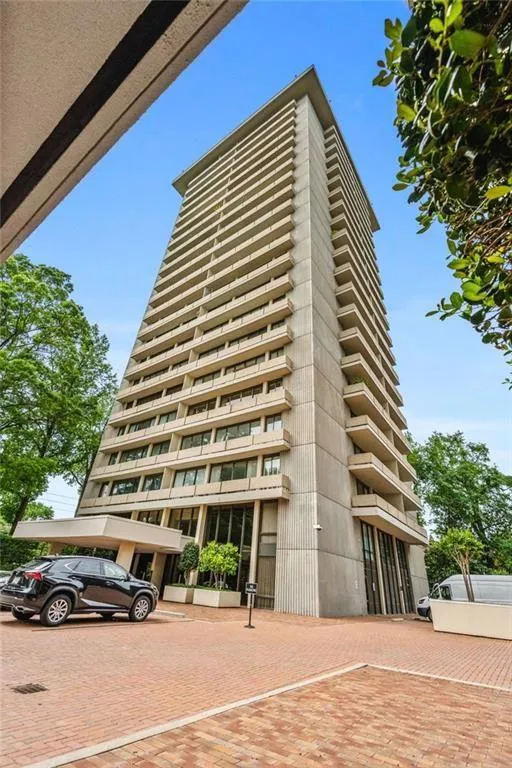 2575 Peachtree Road Ne Unit 8d, Atlanta, Georgia 30305, 2 Bedrooms Bedrooms, ,2 BathroomsBathrooms,Residential,For Sale,2575 Peachtree Road Ne Unit 8d,7632719