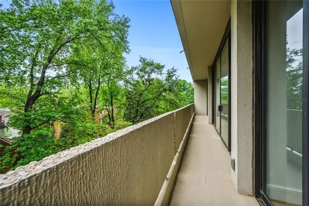 2575 Peachtree Road Ne Unit 8d, Atlanta, Georgia 30305, 2 Bedrooms Bedrooms, ,2 BathroomsBathrooms,Residential,For Sale,2575 Peachtree Road Ne Unit 8d,7632719