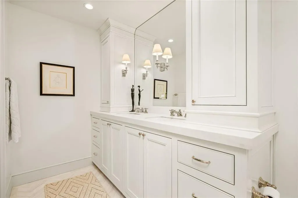 2575 Peachtree Road Ne Unit 8d, Atlanta, Georgia 30305, 2 Bedrooms Bedrooms, ,2 BathroomsBathrooms,Residential,For Sale,2575 Peachtree Road Ne Unit 8d,7632719