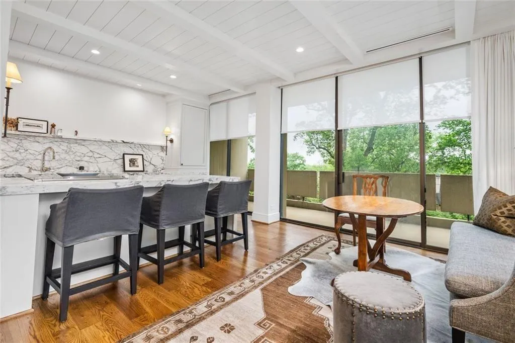 2575 Peachtree Road Ne Unit 8d, Atlanta, Georgia 30305, 2 Bedrooms Bedrooms, ,2 BathroomsBathrooms,Residential,For Sale,2575 Peachtree Road Ne Unit 8d,7632719