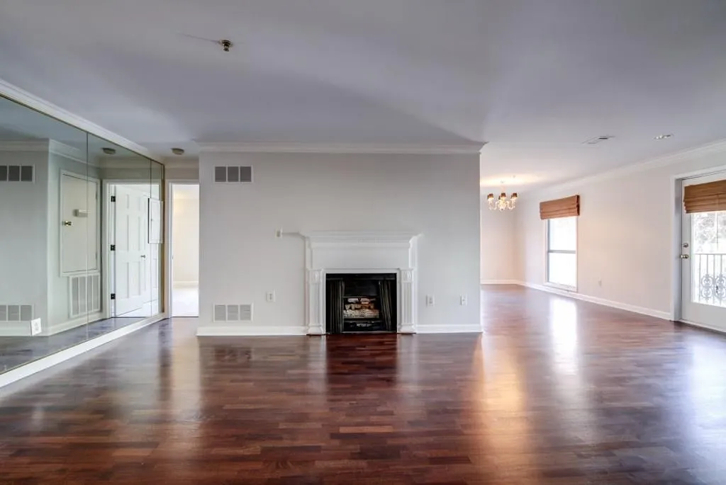 3201 Lenox Road Ne Unit 19, Atlanta, Georgia 30324, 2 Bedrooms Bedrooms, ,2 BathroomsBathrooms,Residential,Sold,3201 Lenox Road Ne Unit 19,5781264