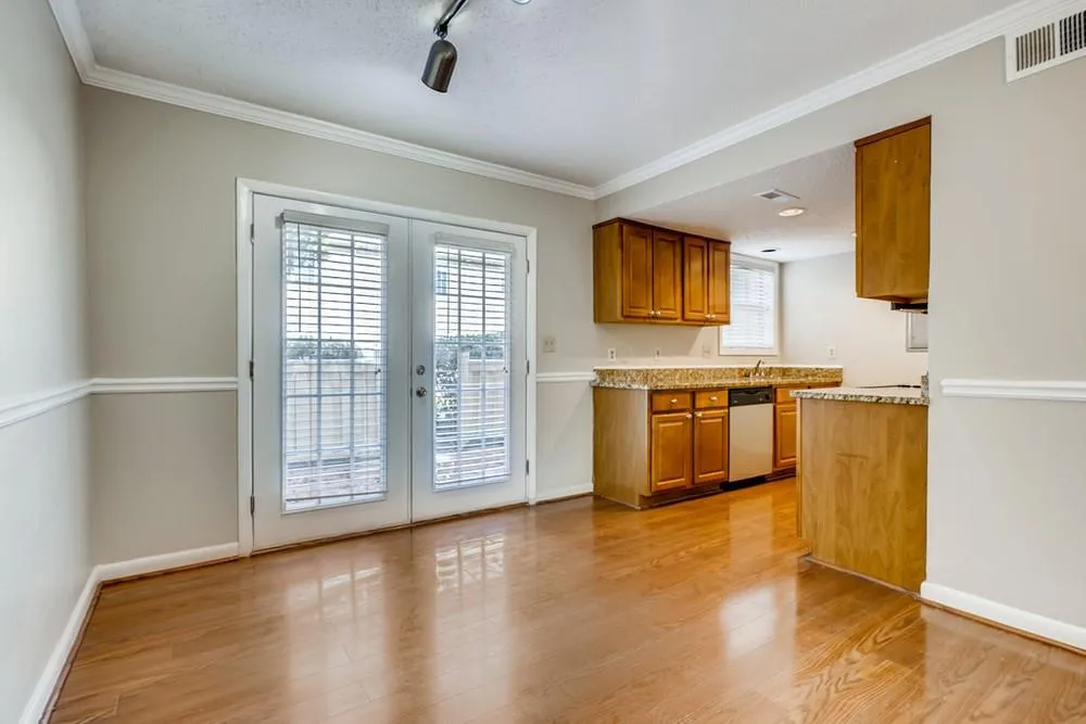 6900 Roswell Unit F8, Atlanta, Georgia 30328, 2 Bedrooms Bedrooms, ,2 BathroomsBathrooms,Residential,Sold,6900 Roswell Unit F8,6819627