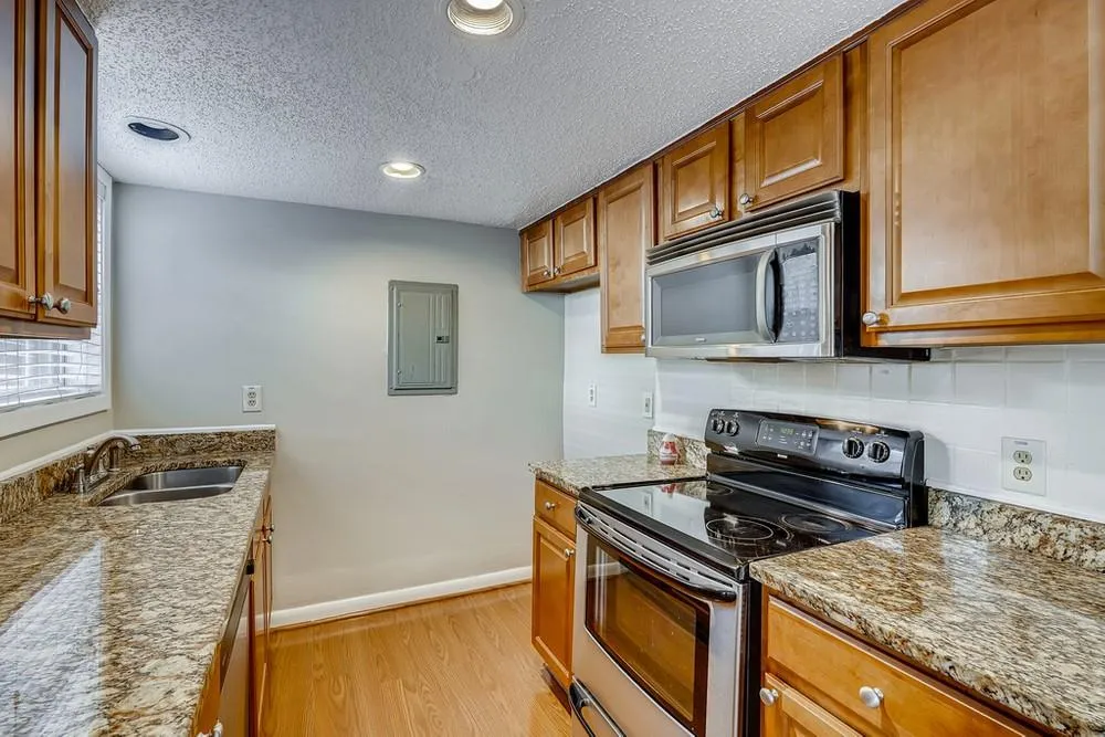 6900 Roswell Unit F8, Atlanta, Georgia 30328, 2 Bedrooms Bedrooms, ,2 BathroomsBathrooms,Residential,Sold,6900 Roswell Unit F8,6819627
