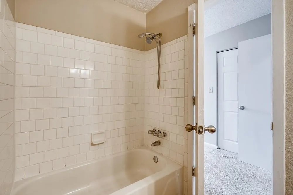 6900 Roswell Unit F8, Atlanta, Georgia 30328, 2 Bedrooms Bedrooms, ,2 BathroomsBathrooms,Residential,Sold,6900 Roswell Unit F8,6819627