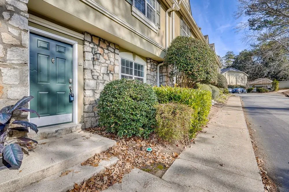 6900 Roswell Unit F8, Atlanta, Georgia 30328, 2 Bedrooms Bedrooms, ,2 BathroomsBathrooms,Residential,Sold,6900 Roswell Unit F8,6819627