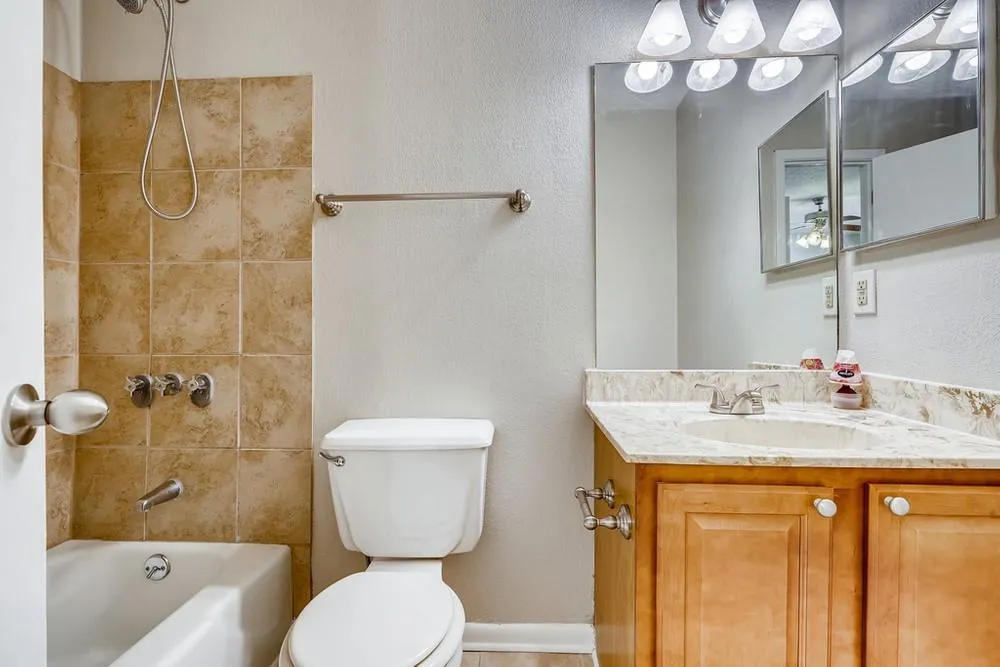 6900 Roswell Unit F8, Atlanta, Georgia 30328, 2 Bedrooms Bedrooms, ,2 BathroomsBathrooms,Residential,Sold,6900 Roswell Unit F8,6819627