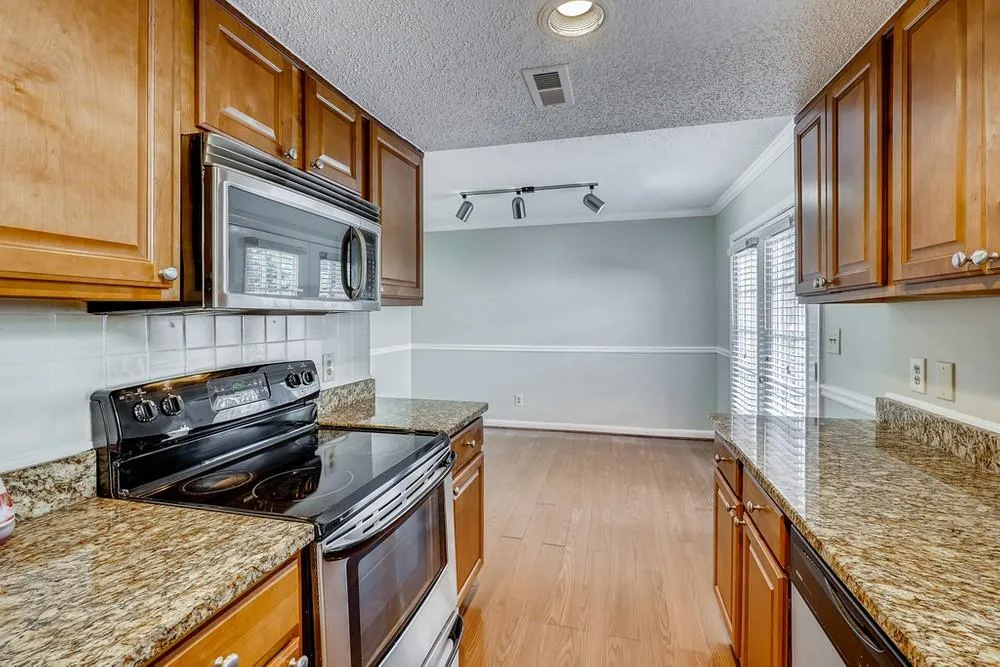 6900 Roswell Unit F8, Atlanta, Georgia 30328, 2 Bedrooms Bedrooms, ,2 BathroomsBathrooms,Residential,Sold,6900 Roswell Unit F8,6819627