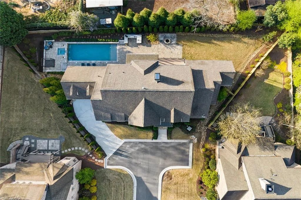 661 Windsor Parkway, Atlanta, Georgia 30342, 6 Bedrooms Bedrooms, ,6 BathroomsBathrooms,Residential,Sold,661 Windsor Parkway,7191100