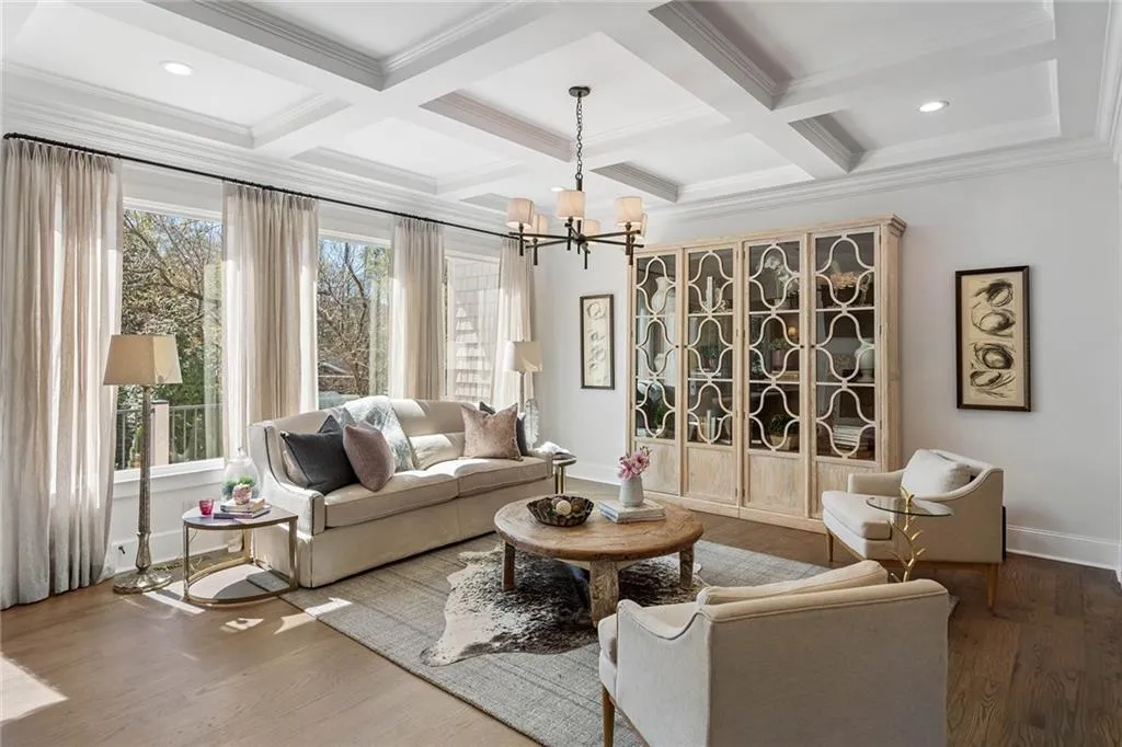 661 Windsor Parkway, Atlanta, Georgia 30342, 6 Bedrooms Bedrooms, ,6 BathroomsBathrooms,Residential,Sold,661 Windsor Parkway,7191100