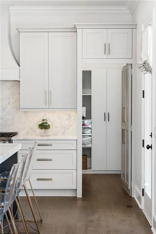 661 Windsor Parkway, Atlanta, Georgia 30342, 6 Bedrooms Bedrooms, ,6 BathroomsBathrooms,Residential,Sold,661 Windsor Parkway,7191100