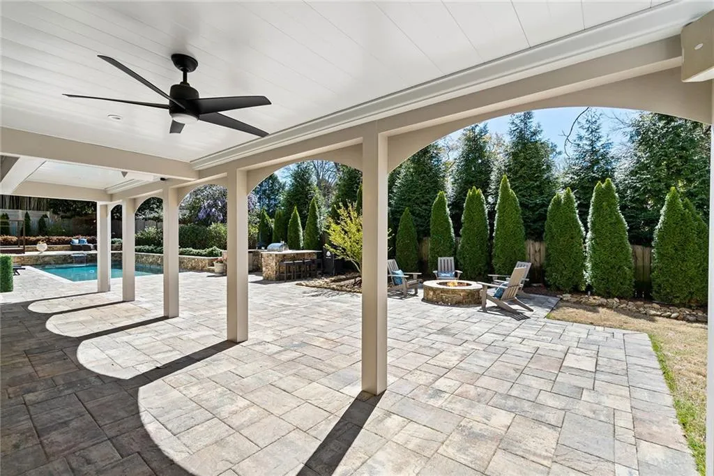 661 Windsor Parkway, Atlanta, Georgia 30342, 6 Bedrooms Bedrooms, ,6 BathroomsBathrooms,Residential,Sold,661 Windsor Parkway,7191100