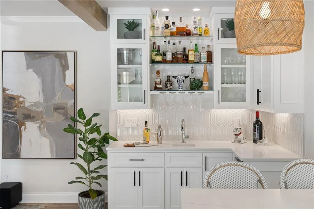 661 Windsor Parkway, Atlanta, Georgia 30342, 6 Bedrooms Bedrooms, ,6 BathroomsBathrooms,Residential,Sold,661 Windsor Parkway,7191100