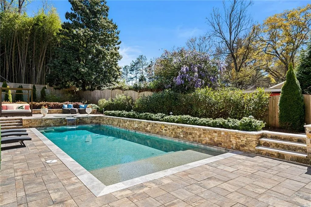 661 Windsor Parkway, Atlanta, Georgia 30342, 6 Bedrooms Bedrooms, ,6 BathroomsBathrooms,Residential,Sold,661 Windsor Parkway,7191100