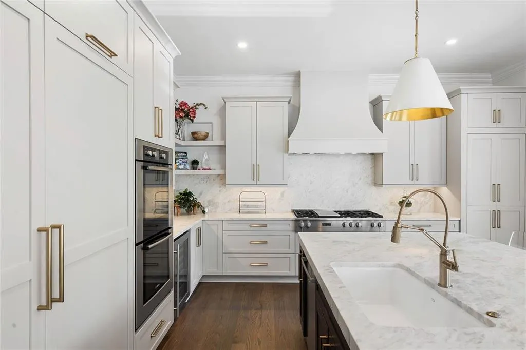 661 Windsor Parkway, Atlanta, Georgia 30342, 6 Bedrooms Bedrooms, ,6 BathroomsBathrooms,Residential,Sold,661 Windsor Parkway,7191100