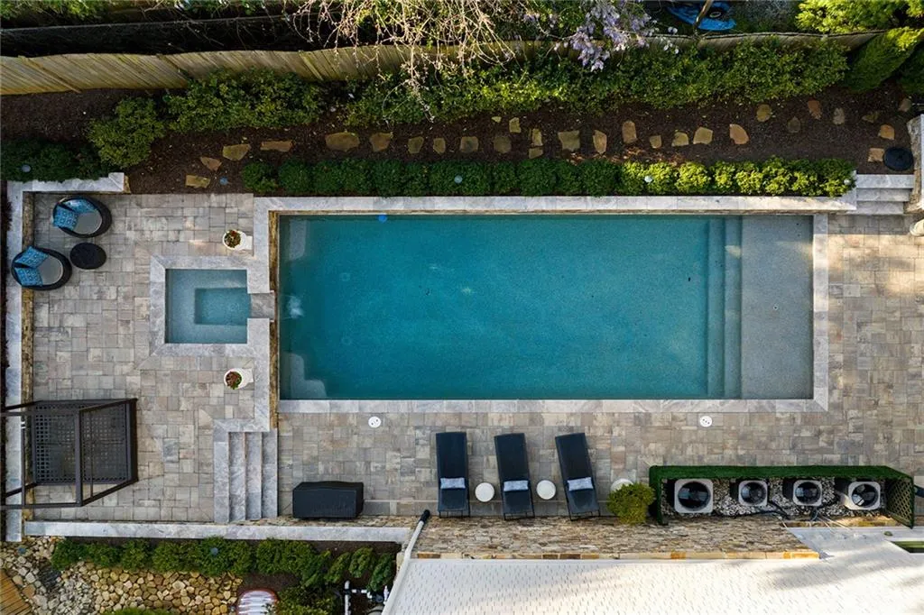 661 Windsor Parkway, Atlanta, Georgia 30342, 6 Bedrooms Bedrooms, ,6 BathroomsBathrooms,Residential,Sold,661 Windsor Parkway,7191100