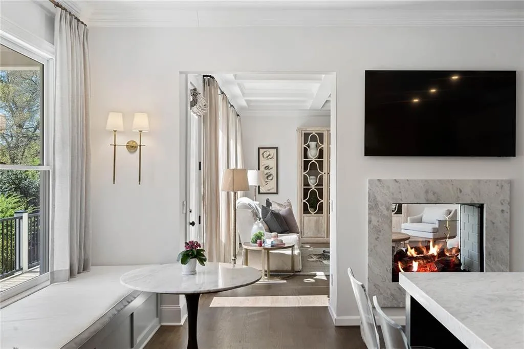 661 Windsor Parkway, Atlanta, Georgia 30342, 6 Bedrooms Bedrooms, ,6 BathroomsBathrooms,Residential,Sold,661 Windsor Parkway,7191100