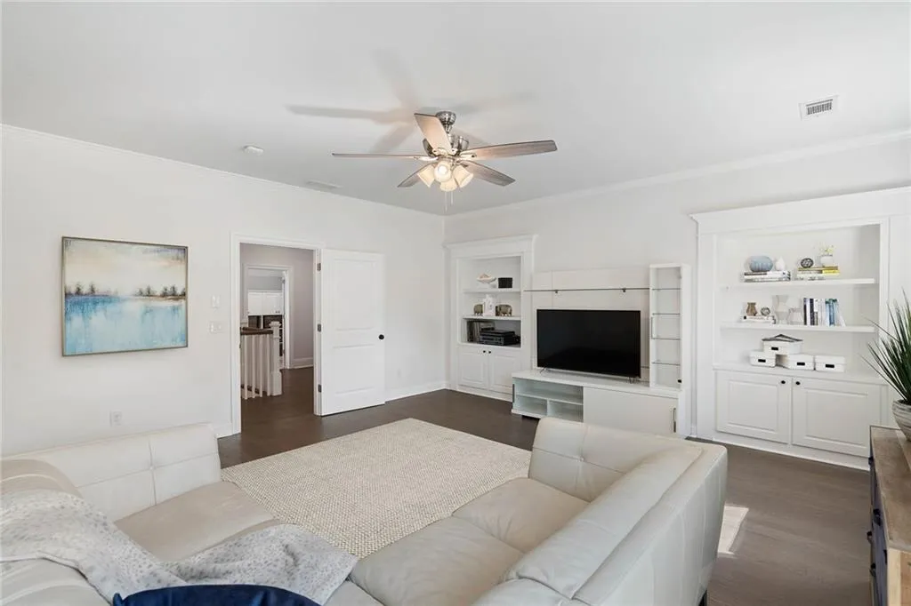 661 Windsor Parkway, Atlanta, Georgia 30342, 6 Bedrooms Bedrooms, ,6 BathroomsBathrooms,Residential,Sold,661 Windsor Parkway,7191100