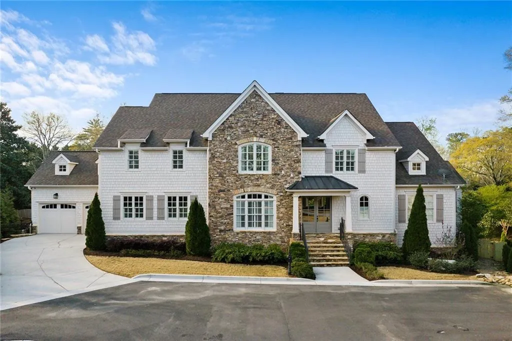 661 Windsor Parkway, Atlanta, Georgia 30342, 6 Bedrooms Bedrooms, ,6 BathroomsBathrooms,Residential,Sold,661 Windsor Parkway,7191100