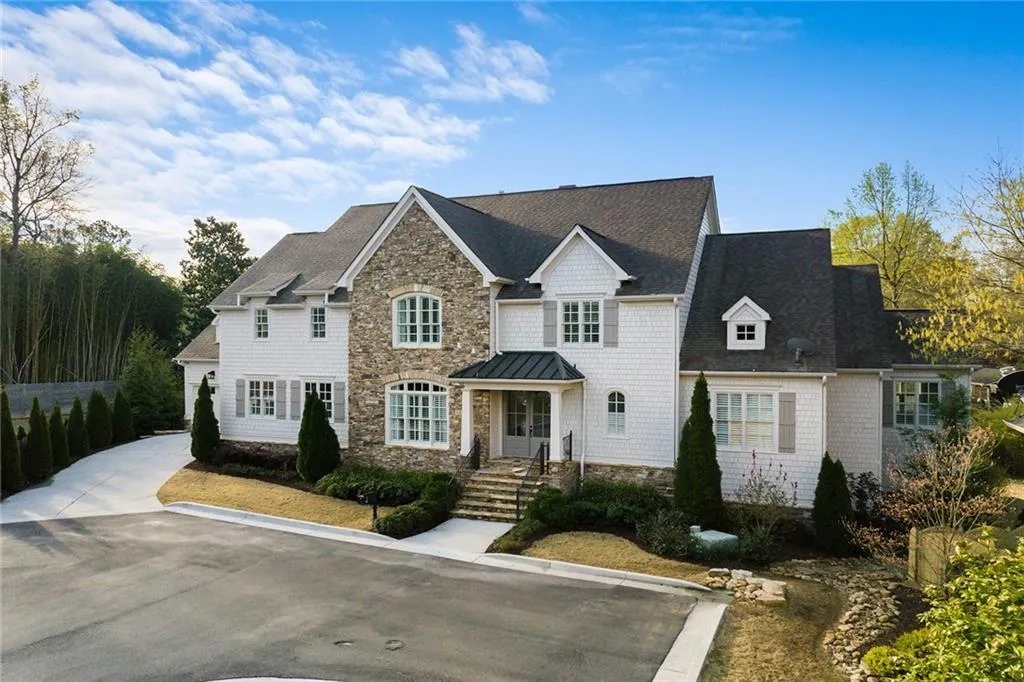 661 Windsor Parkway, Atlanta, Georgia 30342, 6 Bedrooms Bedrooms, ,6 BathroomsBathrooms,Residential,Sold,661 Windsor Parkway,7191100