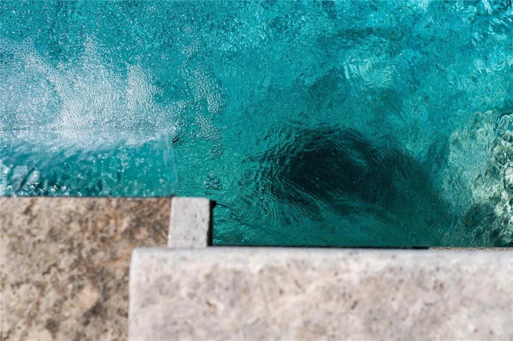 661 Windsor Parkway, Atlanta, Georgia 30342, 6 Bedrooms Bedrooms, ,6 BathroomsBathrooms,Residential,Sold,661 Windsor Parkway,7191100